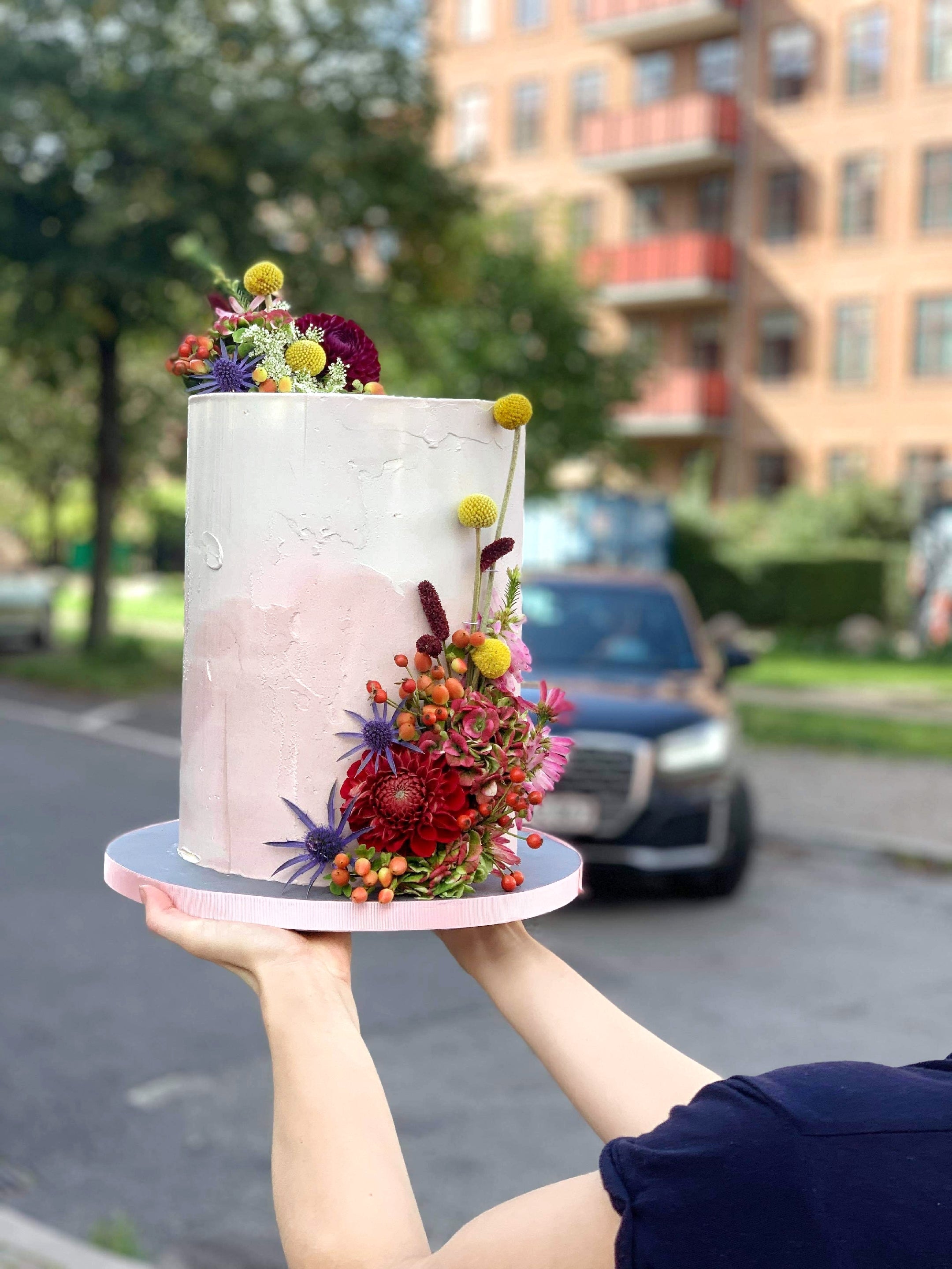 Cylinder cake with fresh flowers