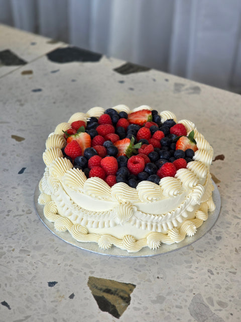 Vintage berry cake