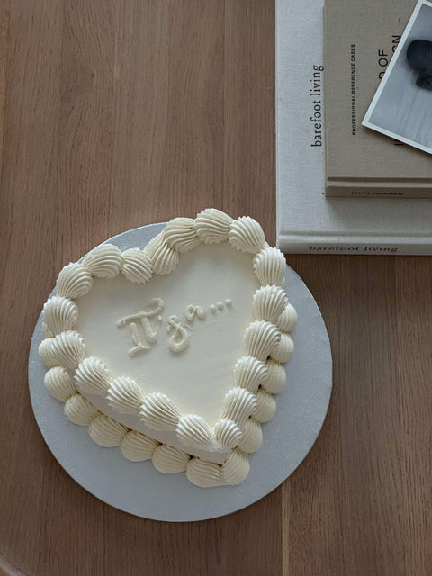 Hjerteformet gender reveal kage