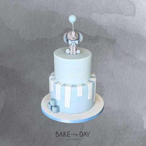 Dåbskage med striber og elefant