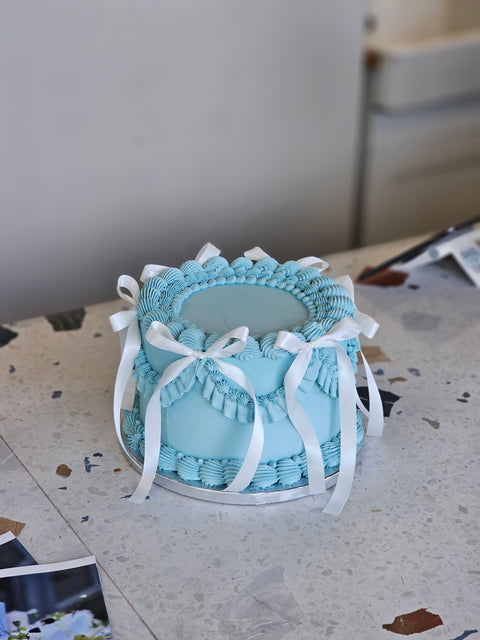 Vintage cake with ribbons