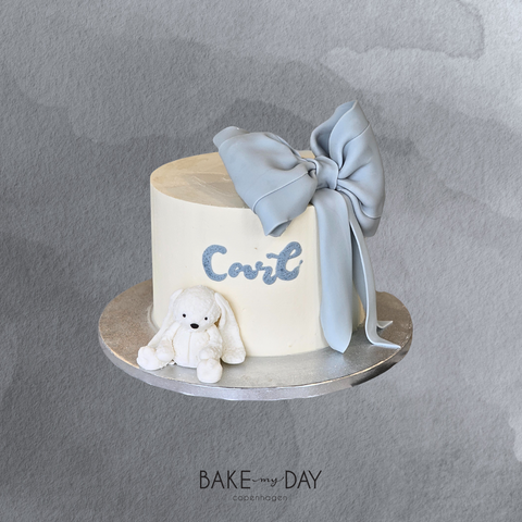 Dåbskage med sløjfe og kanin