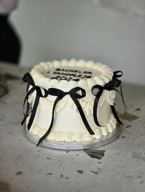 Vintage cake with ribbons