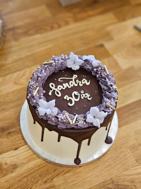 Chokolade drypkage med blomster