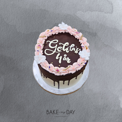 Chokolade drypkage med blomster