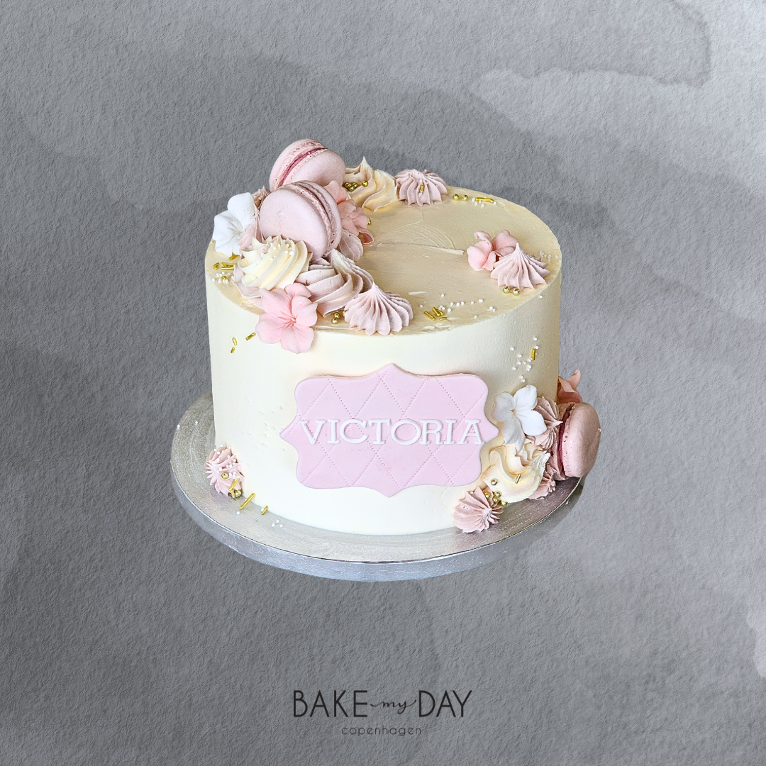 Macaron & flower cake