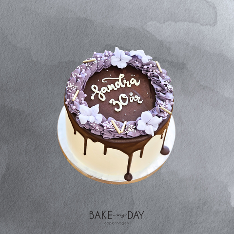 Chokolade drypkage med blomster