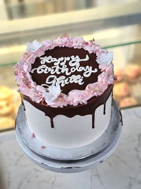 Chokolade drypkage med blomster