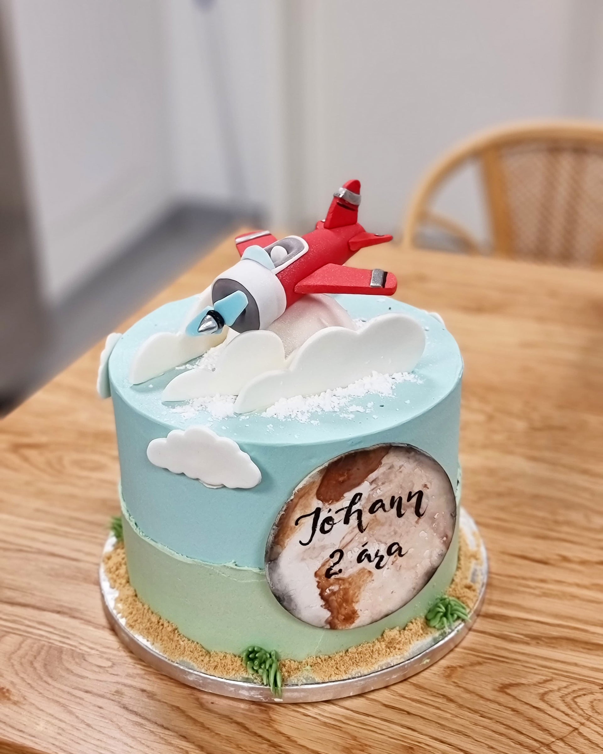 Vehicle theme cake