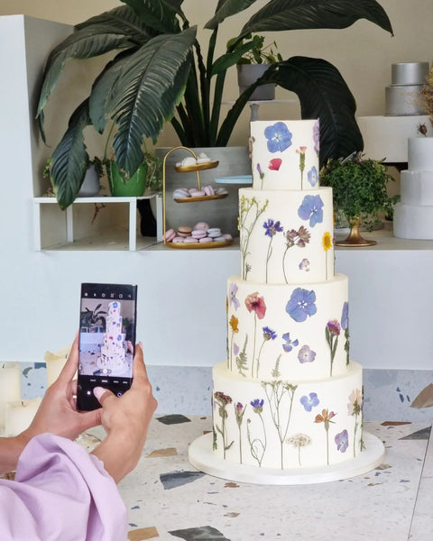 Festkage med pressede blomster