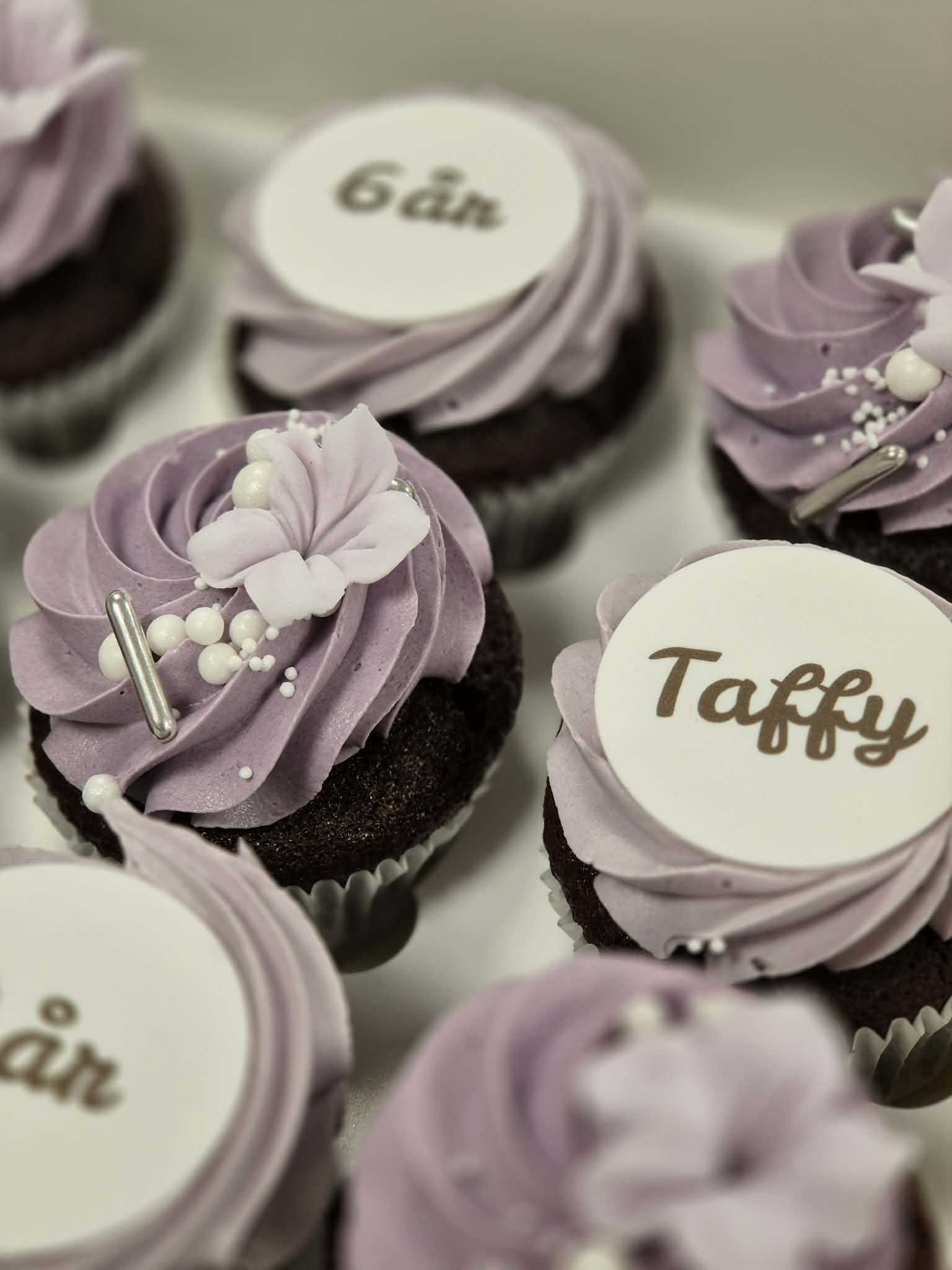 Cupcakes with name tags