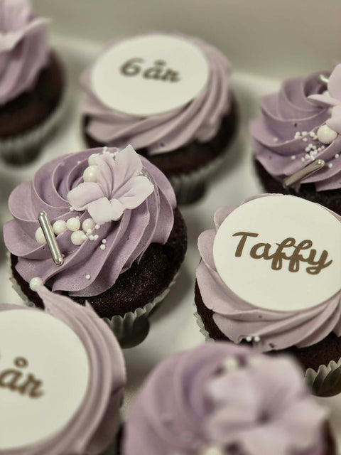 Cupcakes with name tags